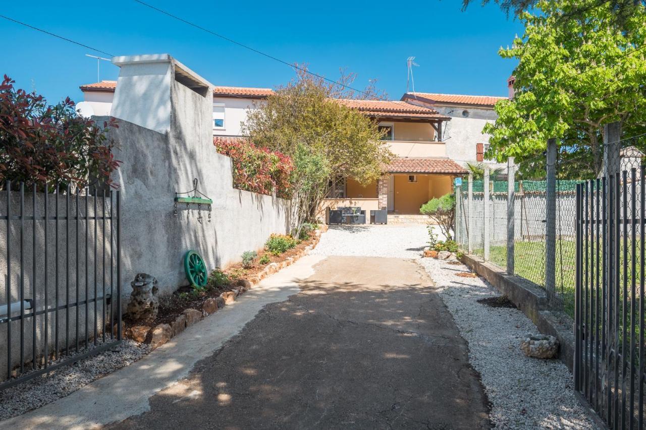 Villa Casa Viktoria With Private Garden And Bbq Kosinozici Esterno foto