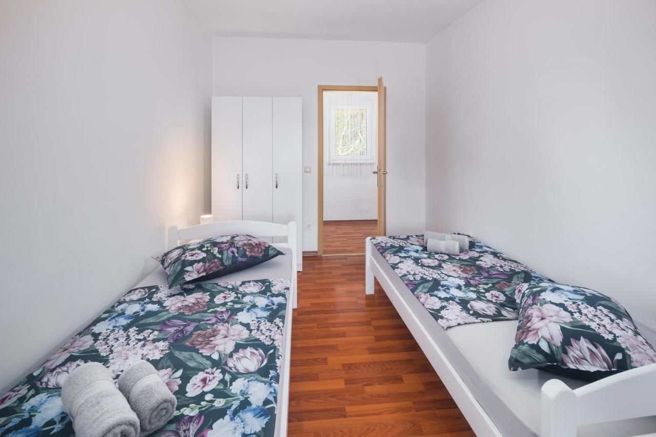 Villa Casa Viktoria With Private Garden And Bbq Kosinozici Esterno foto