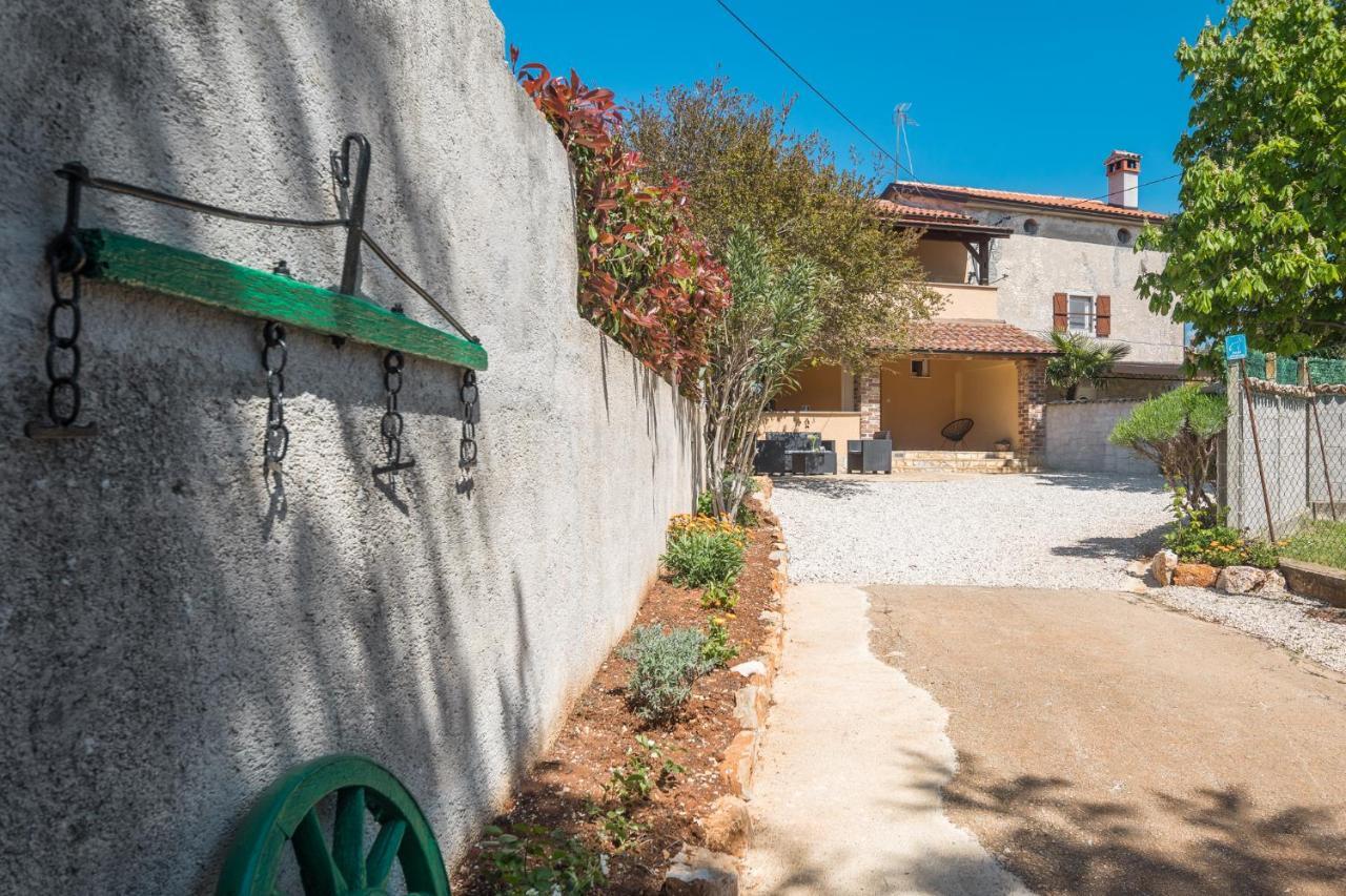 Villa Casa Viktoria With Private Garden And Bbq Kosinozici Esterno foto